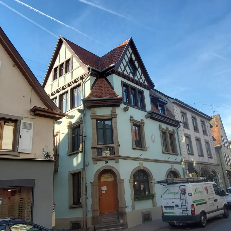 Façade de la maison historique de Munster et sa nouvelle couverture